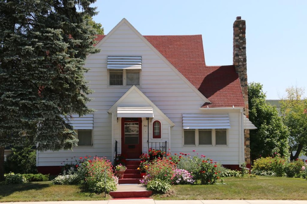 731 MAIN ST N WEST VIEW