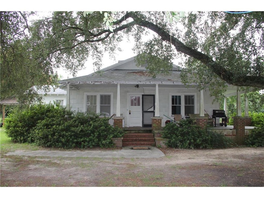Front of house with nice brick steps leading to fr