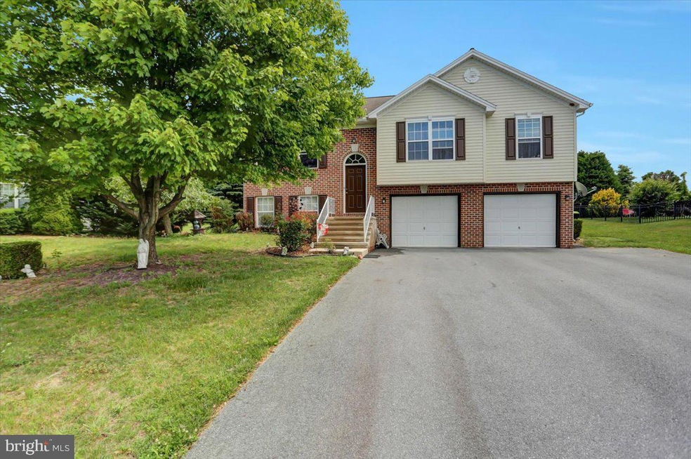 3828 Mountain Shadow Cir, Fayetteville, PA 17222 - photo 1