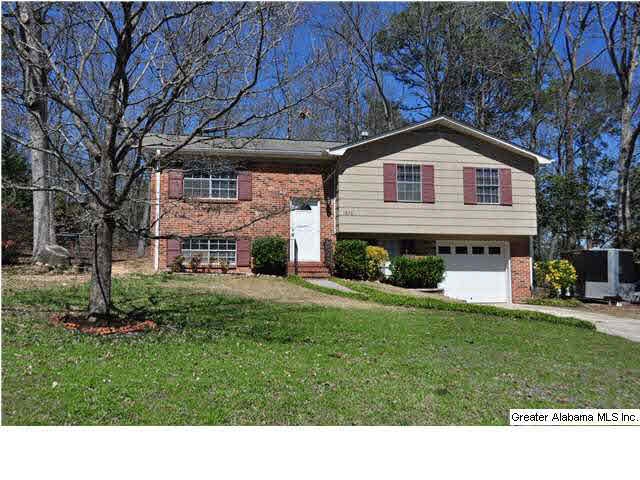 1326 3rd Ct SW: Neat as a pin and move-in ready...