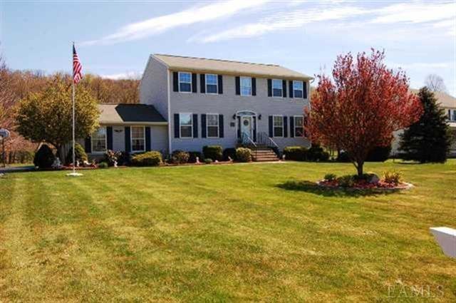 186 Stowe Dr, Poughquag, NY 12570 - photo 1