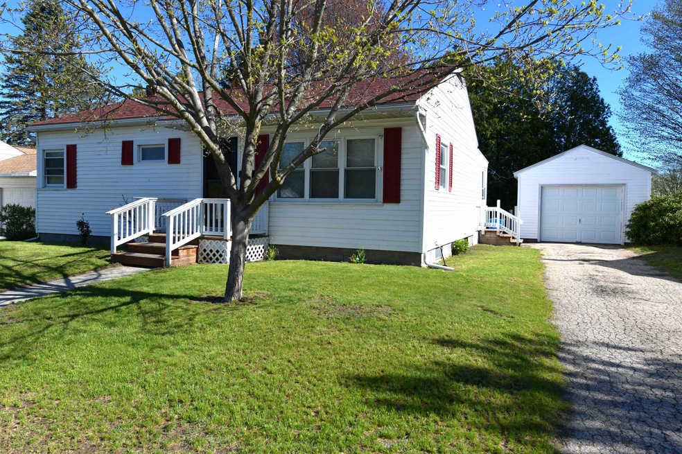 104 Farrington Pkwy, Burlington, VT 05408 - photo 1