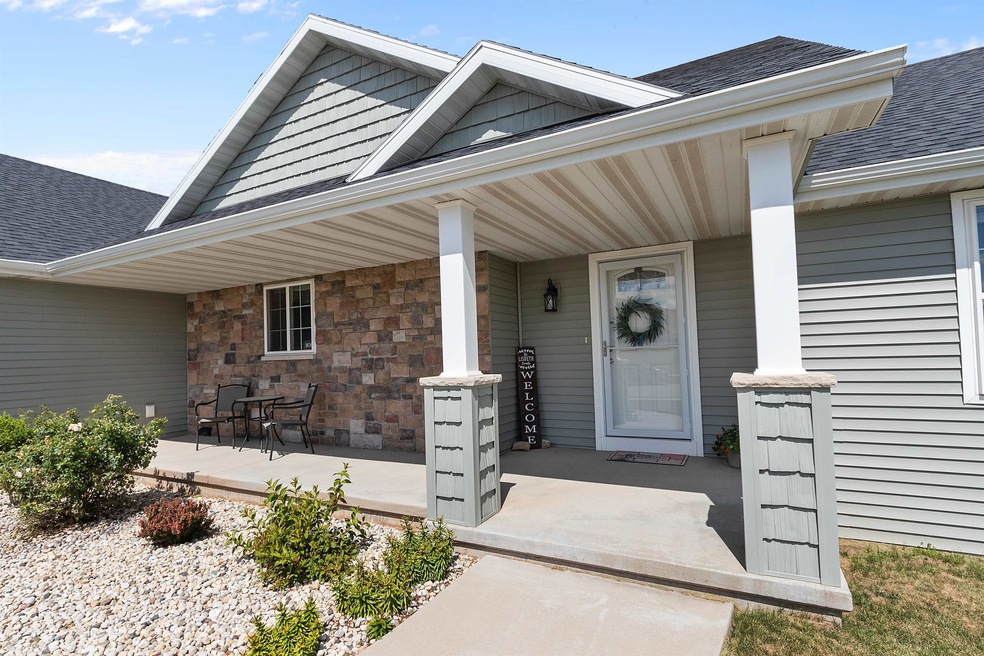 5460 N Providence Ave, Appleton, WI 54913 - photo 1