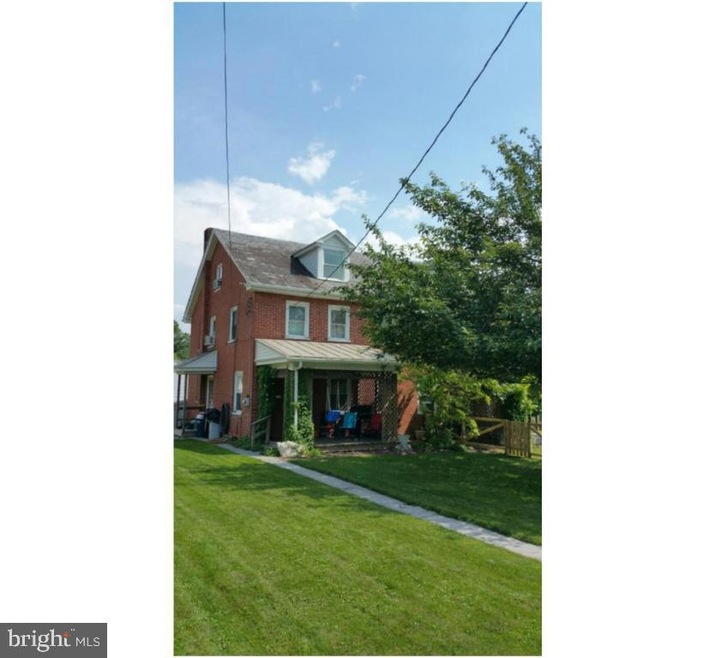 534 E Main St, New Holland, PA 17557 - photo 1