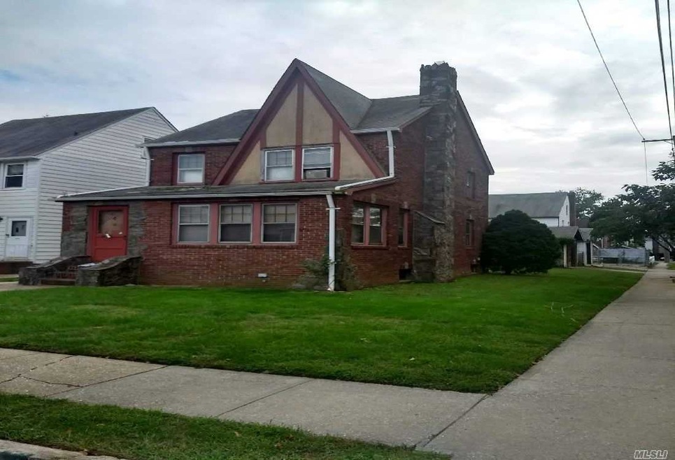 241-02 86 Rd, Bellerose, NY 11426 - photo 1