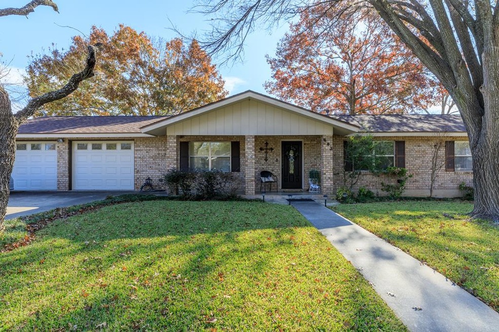 603 N Bowie St, Fredericksburg, TX 78624 - photo 1