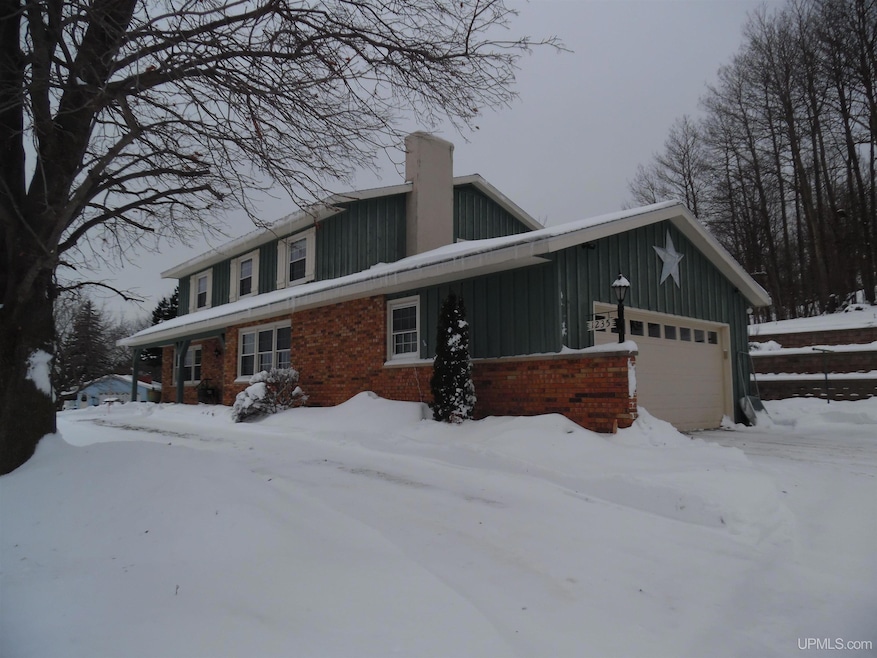 1235 Minnesota St, Hancock, MI 49930 - photo 1