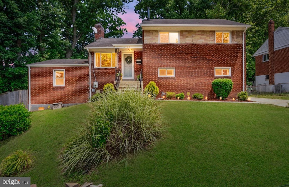 6527 Rolling Ridge Dr, Capitol Heights, MD 20743 - photo 1