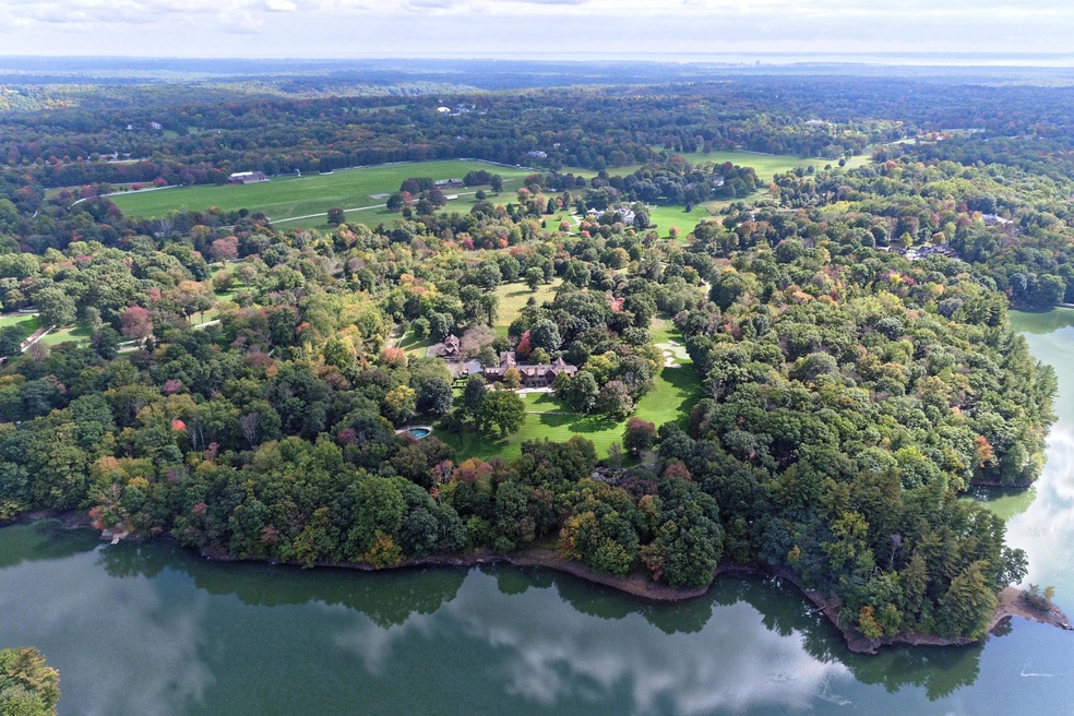 200 Guards Rd, Greenwich, CT 06831 - photo 1