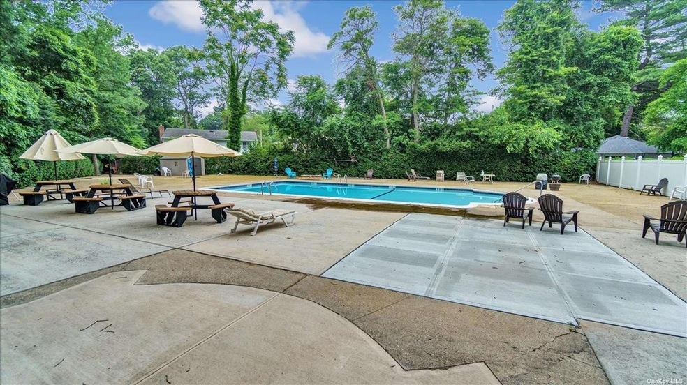 125 Hempstead Gardens Dr unit F2D, W. Hempstead, NY 11552 - photo 1