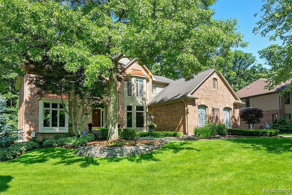 1611 Wakefield Ct, Rochester Hills, MI 48306 - photo 1