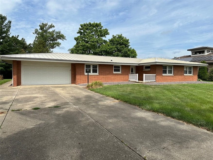 909 N Henrietta St, Effingham, IL 62401 - photo 1