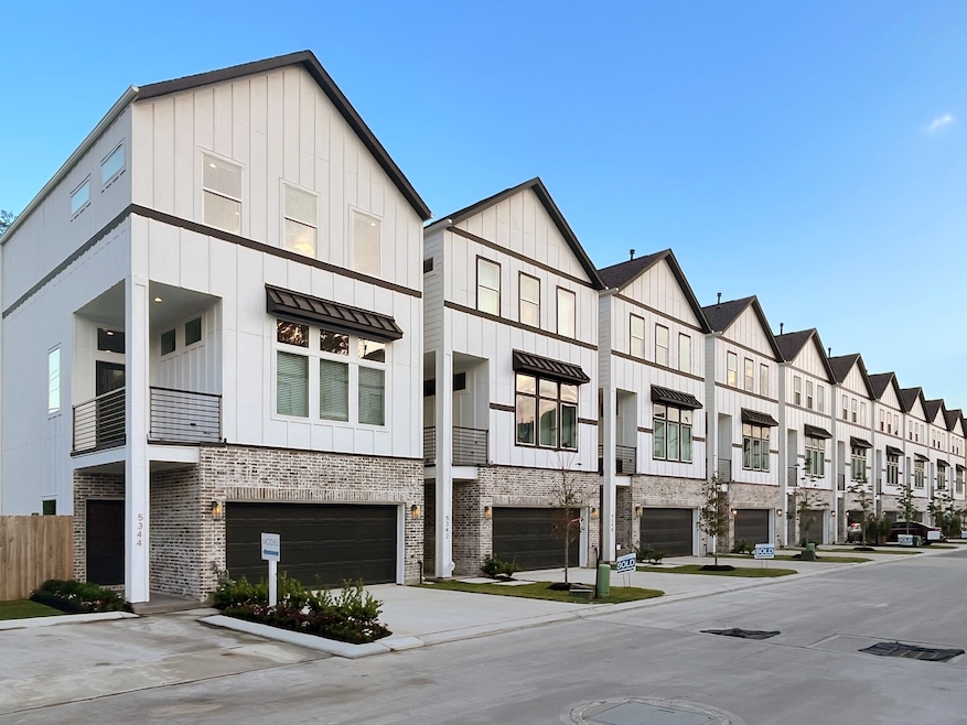 5329 Donovan Gardens Ln, Houston, TX 77091 - photo 1