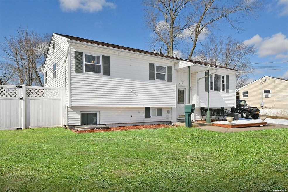 2908 Heather Ave, Medford, NY 11763 - photo 1