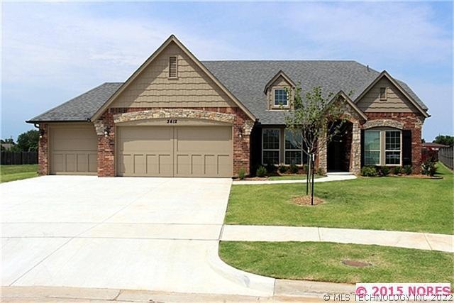 New 3/3/3 home on oversize lot in Union!!!