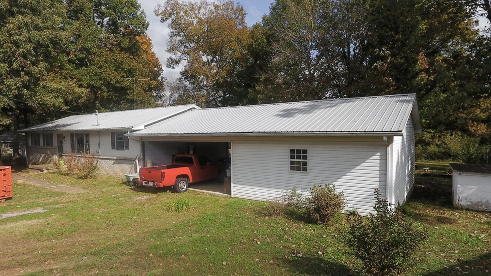 371 Sulphur Springs Rd, Shelbyville, TN 37160 - photo 1