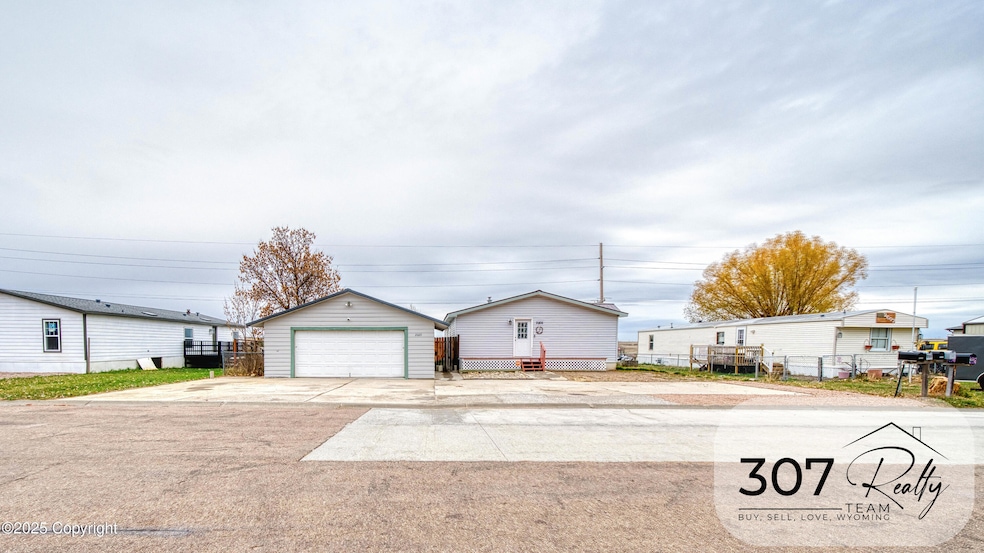 2605 Cheryl Ave, Gillette, WY 82718 - photo 1