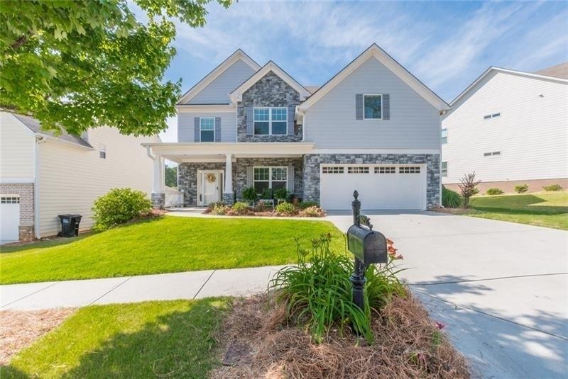 Welcome Home to your cozy Craftsman style cottage 