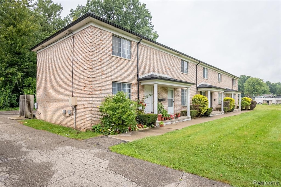 37104 Jefferson Ave unit 1, Harrison Township, MI 48045 - photo 1