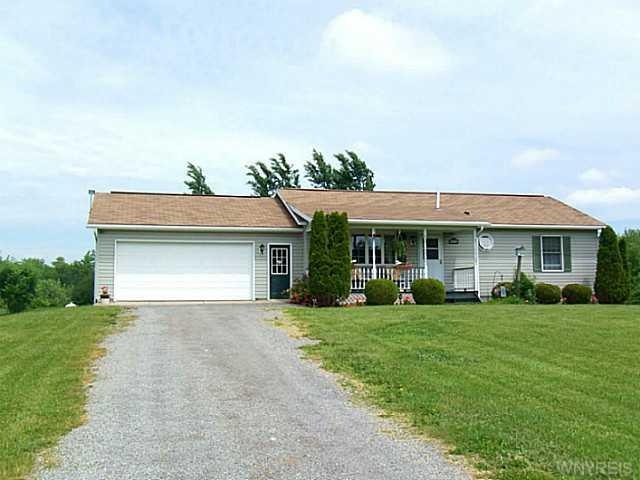 Exterior Front VERY WELL BUILT AND MAINTAINED 2 BE