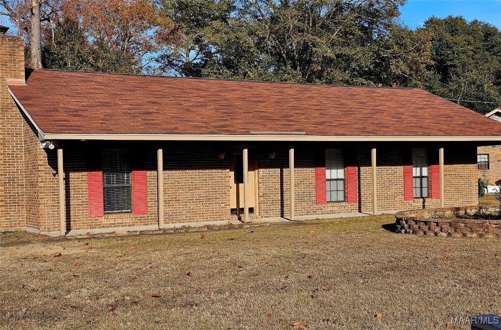 801 Cobblestone Curve, Prattville, AL 36067 - photo 1