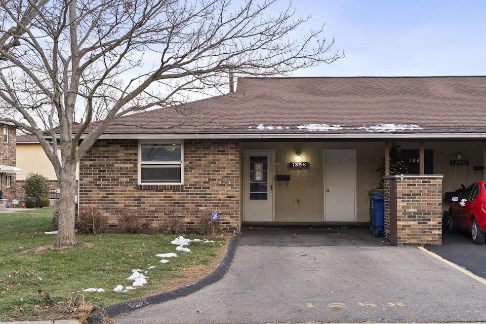 1258 Woodbrook Cir W unit 199, Columbus, OH 43223 - photo 1