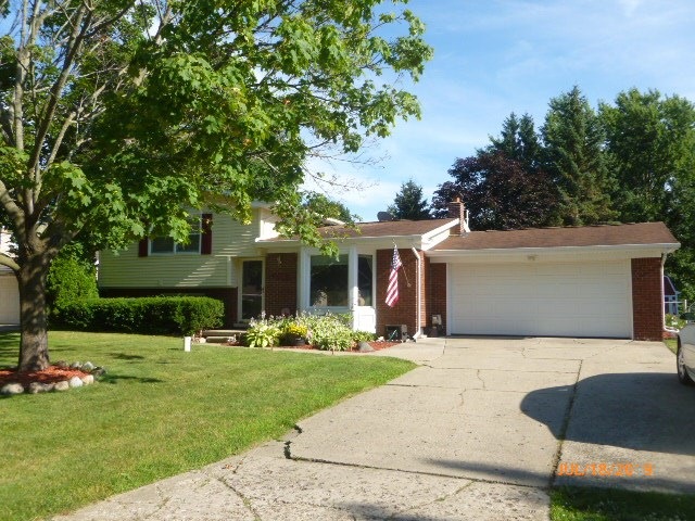 1336 Williamsburg Rd, Flint, MI 48507 - photo 1