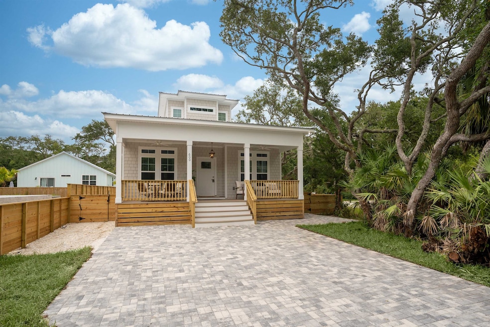 Bungalow-style house with covered porch