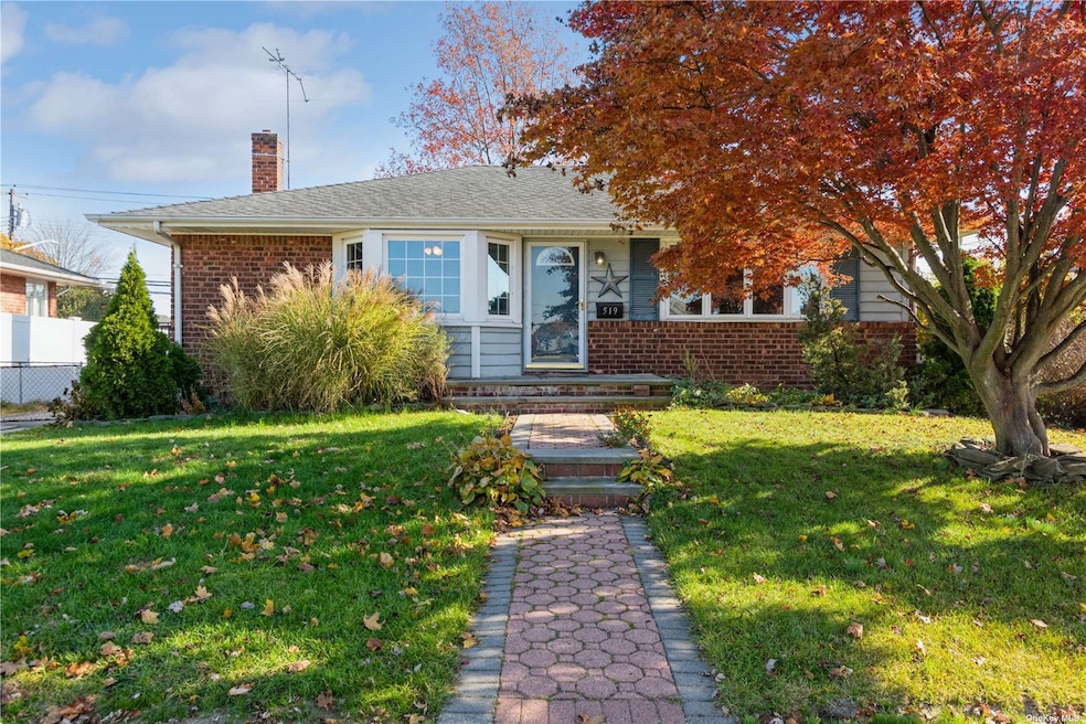 519 Whittier Ave, Levittown, NY 11756 - photo 1