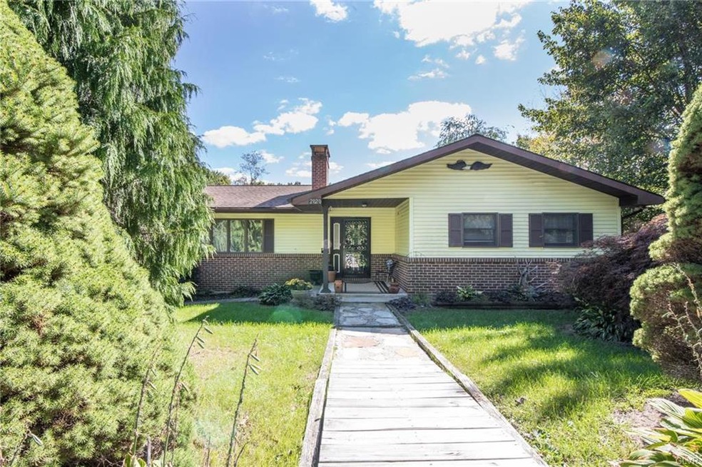 2020 Evergreen Dr, Tamaqua, PA 18252 - photo 1