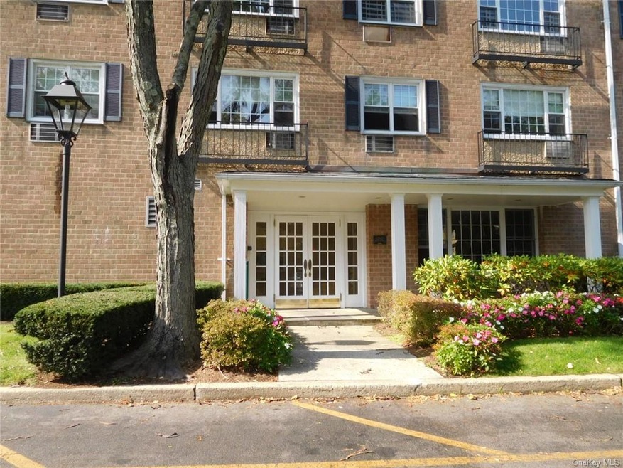 Consulate on the Park unit 2-H, Tuckahoe, NY 10707 - photo 1