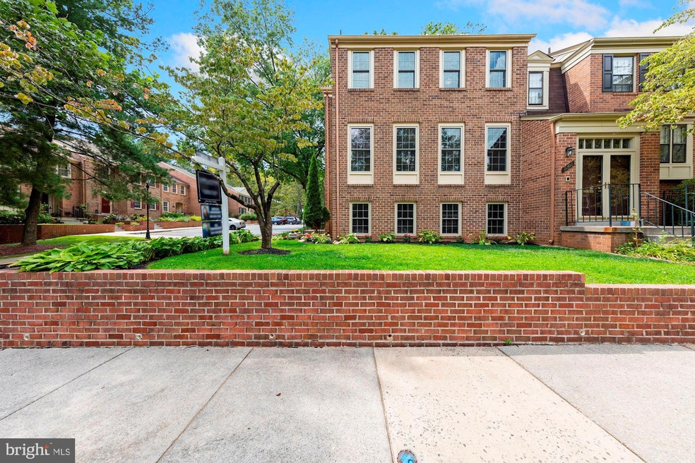 11300 Empire Ln, Rockville, MD 20852 - photo 1