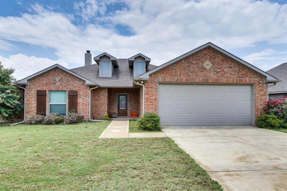 203 Baker Dr, Ennis, TX 75119 - photo 1