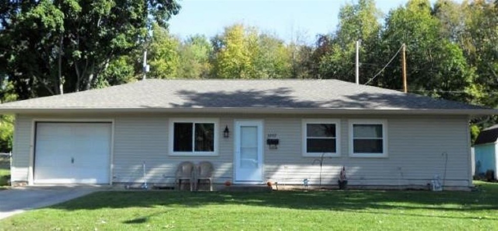 3207 S Dunbar Dr, Marion, IN 46953 - photo 1