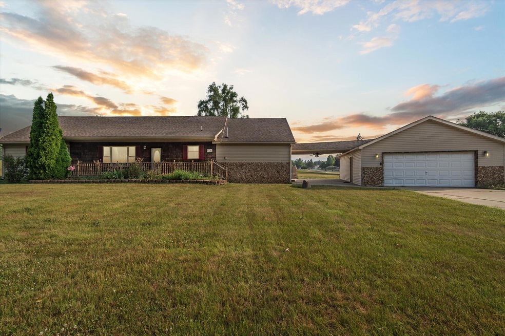01-5136-Huggins-Rd-Michigan-Center-MI-49