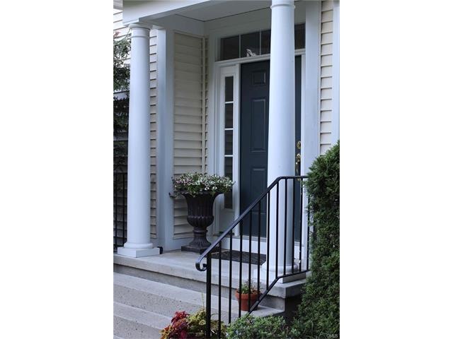 33 Crestview Ln unit 33, Danbury, CT 06810 - photo 1