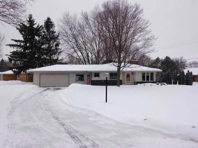 S65W13173 Longfellow Ln, Muskego, WI 53150 - photo 1