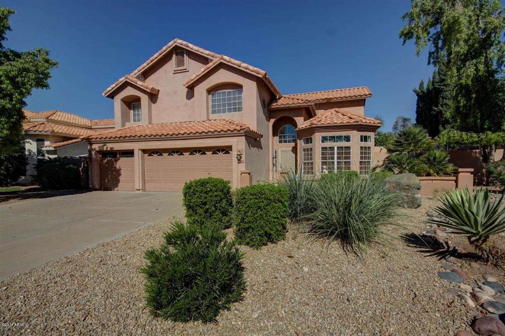 Nice CURB APPEAL!