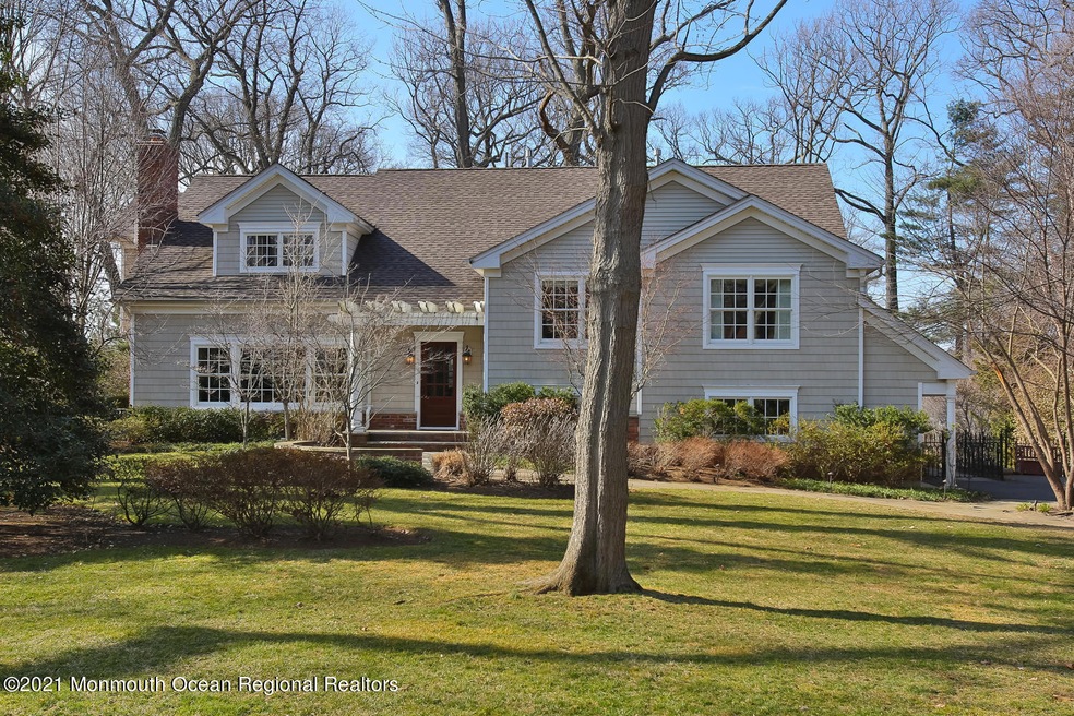 Welcome to 9 Circle Dr., Rumson