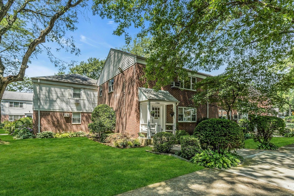 15-06 212th St unit 207, Bayside, NY 11360 - photo 1