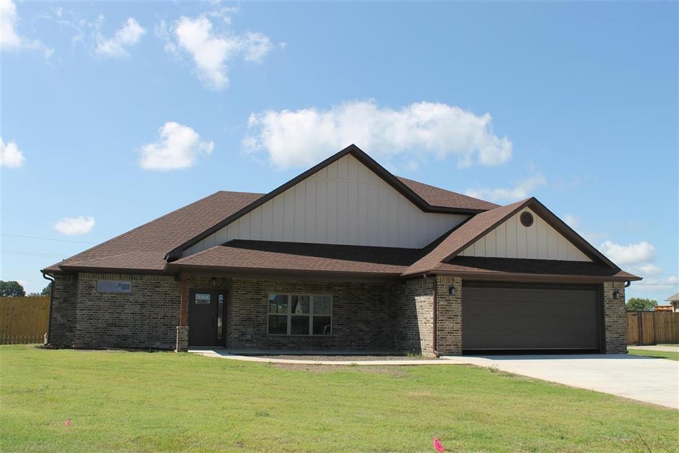 68 Chesterfield Cir, Texarkana, TX 75503 - photo 1