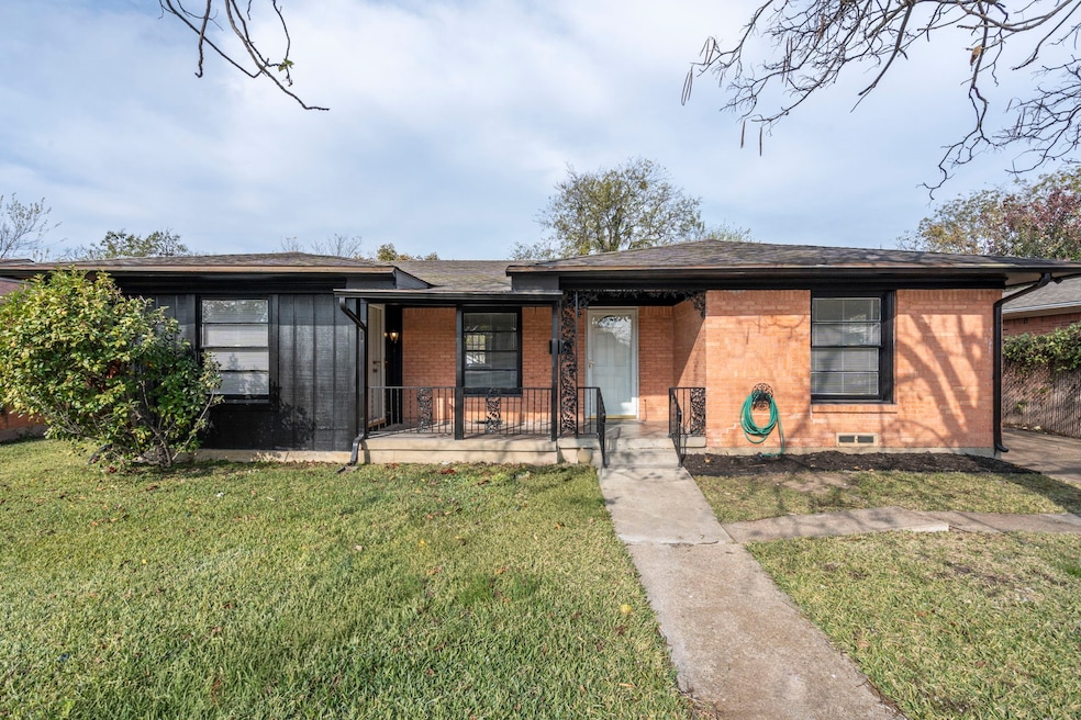 1625 Crestridge Dr, Mesquite, TX 75149 - photo 1