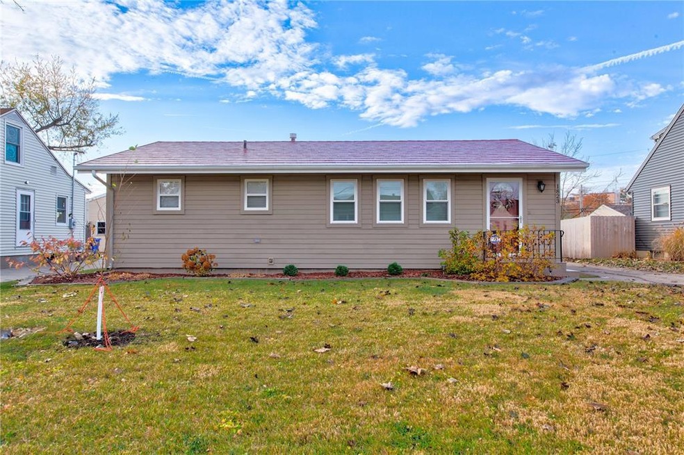 1823 9th Ave SW, Cedar Rapids, IA 52404 - photo 1