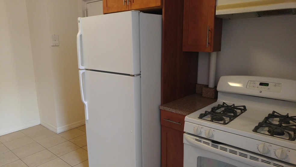 22-73 41st St unit 10, Astoria, NY 11105 - photo 1