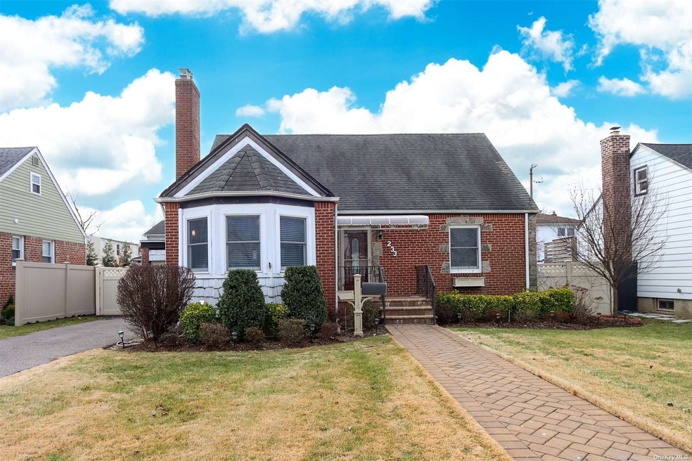 233 Lexington Ave, West Hempstead, NY 11552 - photo 1