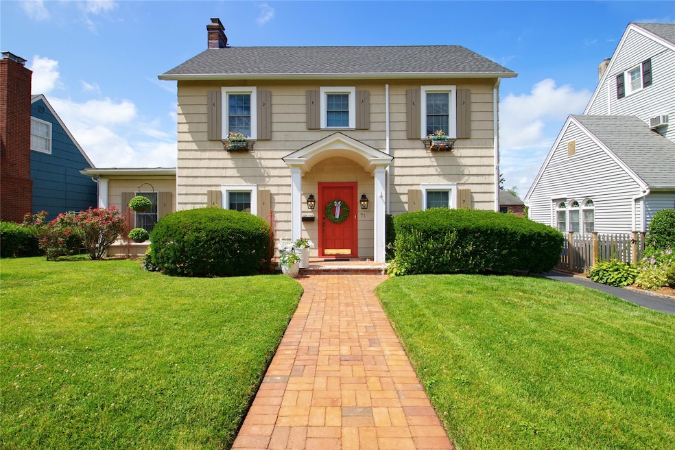 71 Hillcrest Ave, Manhasset, NY 11030 - photo 1