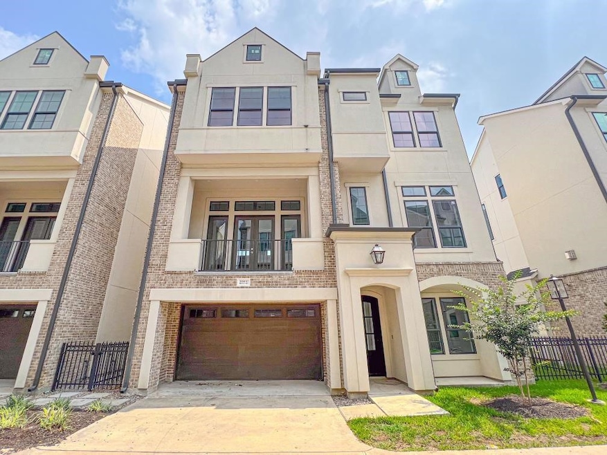 2122 Blalock Rd unit C, Houston, TX 77080 - photo 1