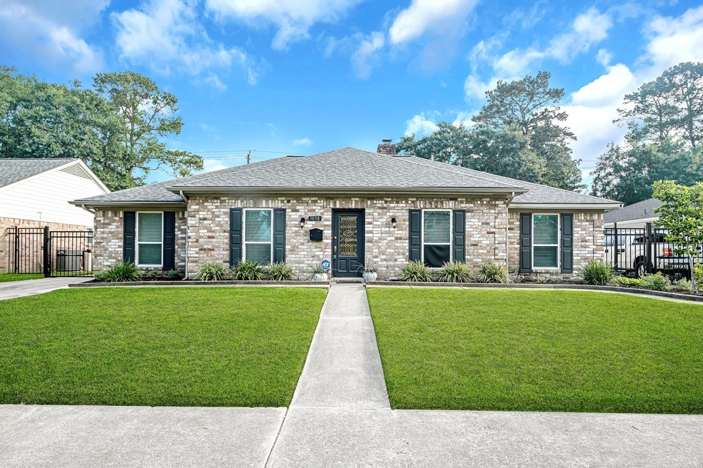 1038 Candlelight Ln, Houston, TX 77018 - photo 1