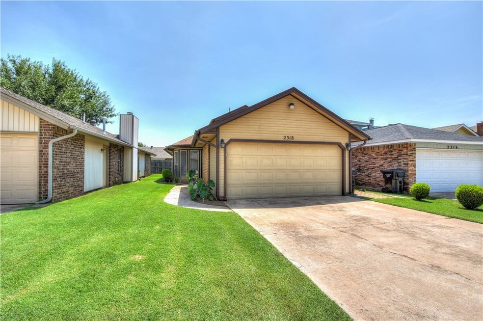 2318 Cedar Brook Dr, Moore, OK 73160 - photo 1