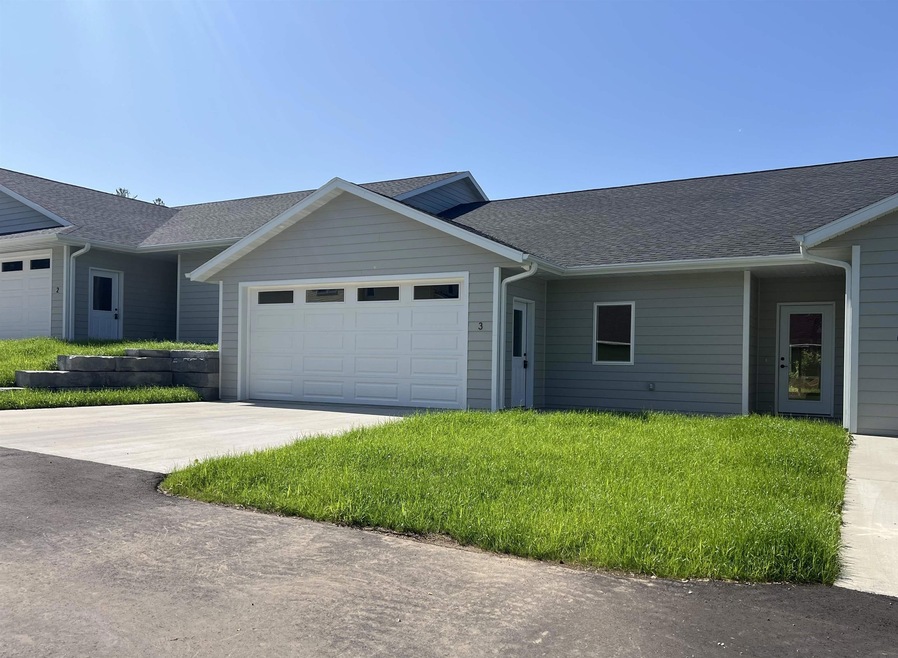 709 Washington St unit 3, Decorah, IA 52101 - photo 1